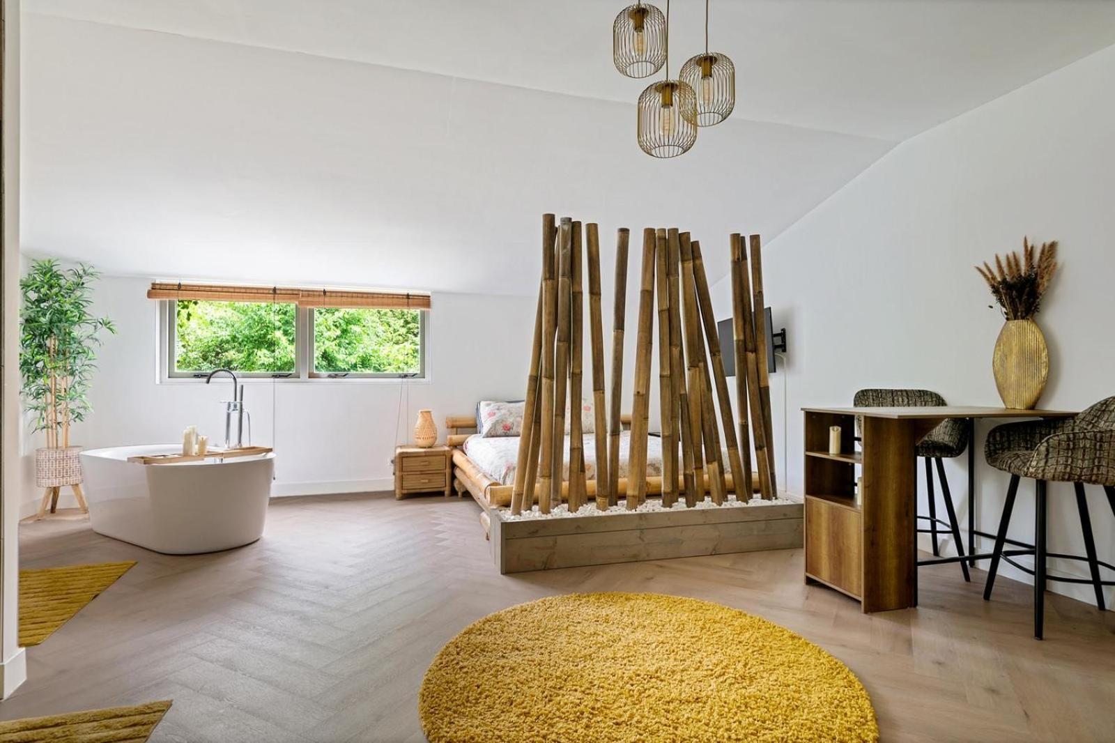 Bamboe Suite Bentveld Met Ligbad En Gratis Parkeren Екстер'єр фото
